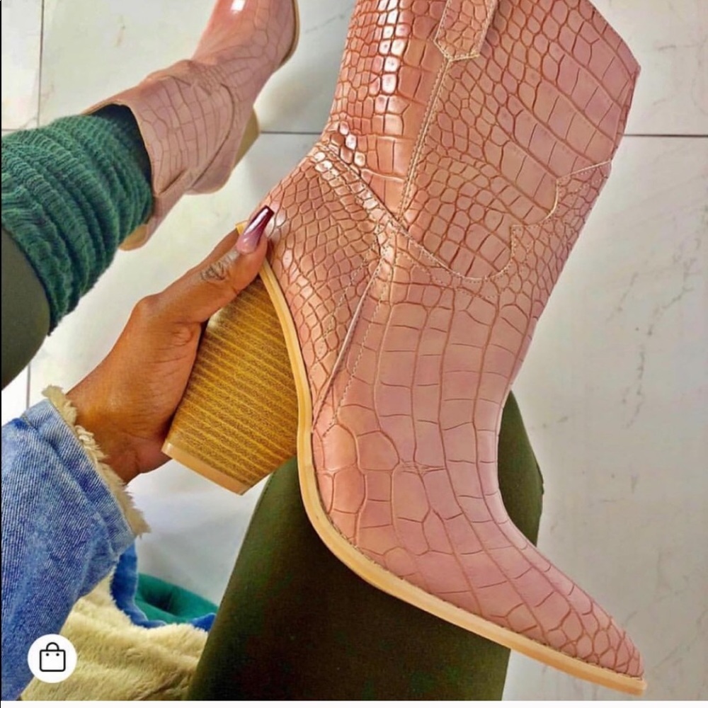 Structured Cowboy Boots 👢-pink
